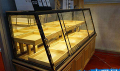 烘焙店展柜制冷的原理及陈列的蛋糕